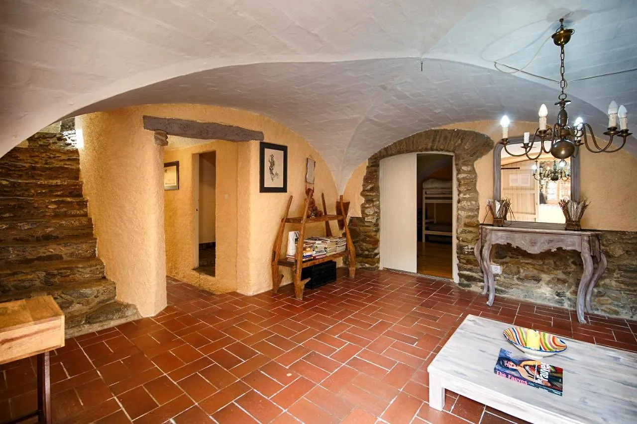 فيلا Ca La Figuera, Casa De Pueblo Con Piscina En Costa Brava Palau Saverdera بيت للعطل